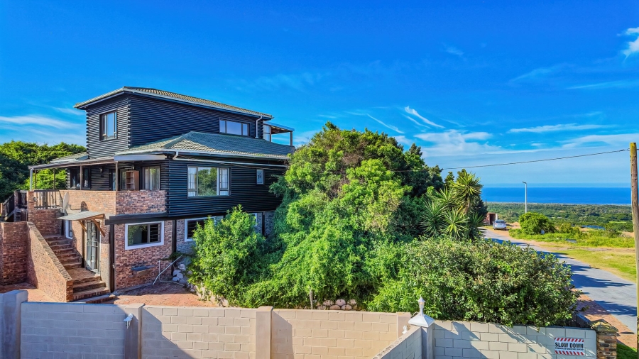 5 Bedroom Property for Sale in Lovemore Park Eastern Cape